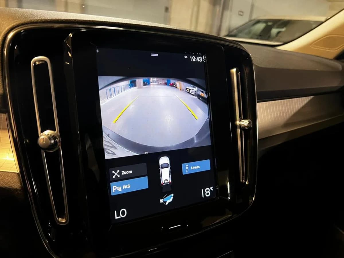 VOLVO XC40 MOMENTUM T4 FWD 2.0 2023 - Imagen 12
