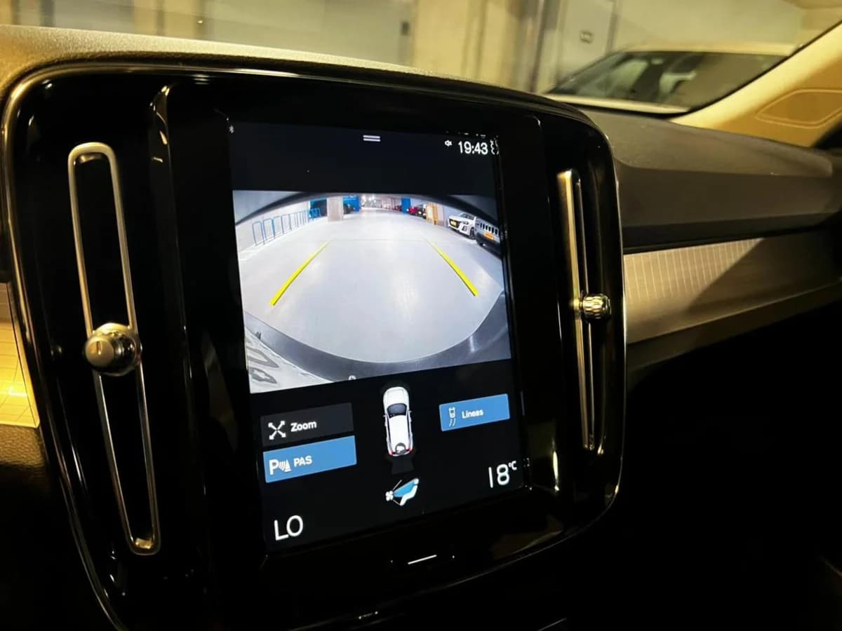 VOLVO XC40 MOMENTUM T4 FWD 2.0 2023 - Imagen 15
