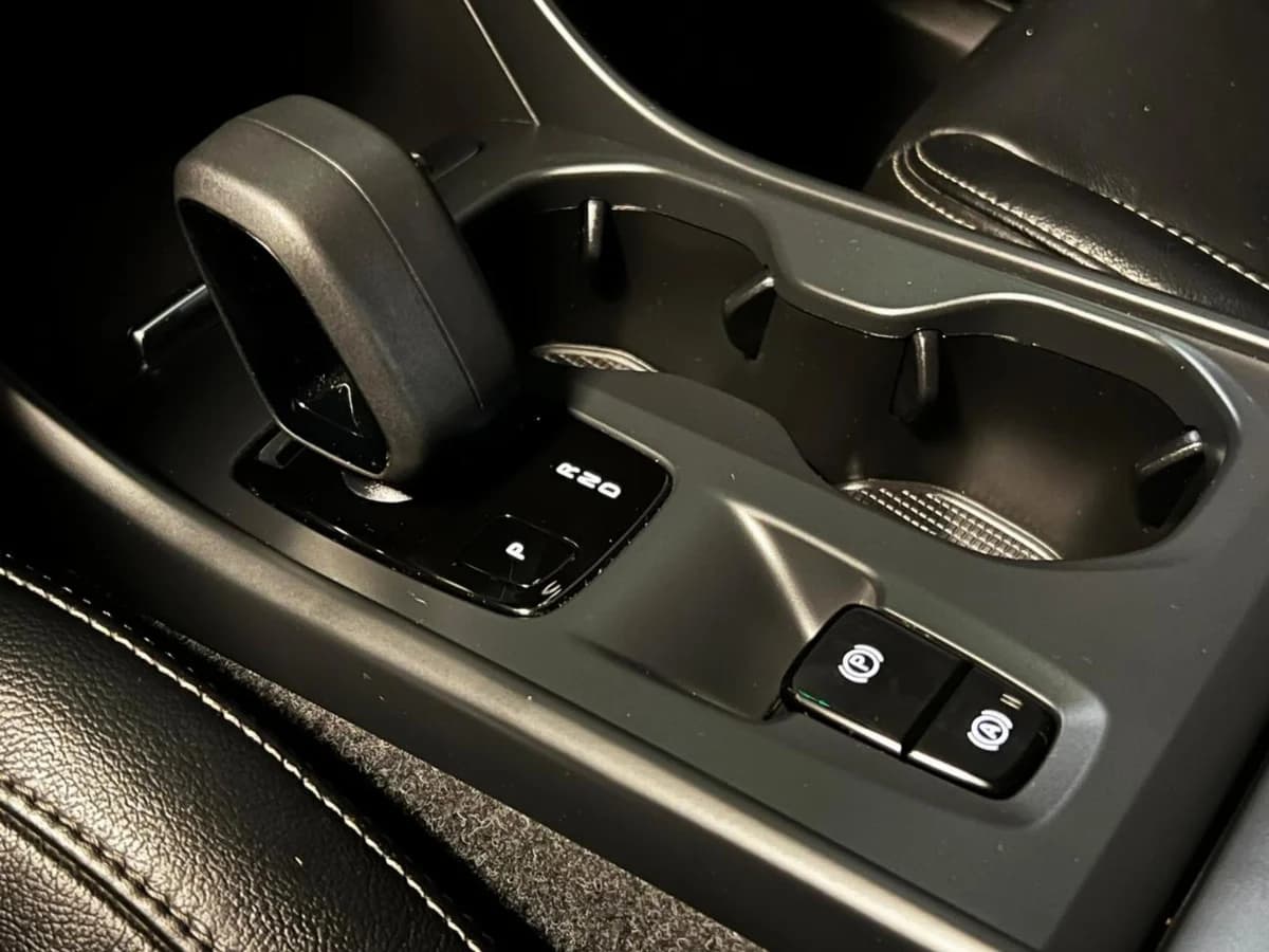 VOLVO XC40 MOMENTUM T4 FWD 2.0 2023 - Imagen 19