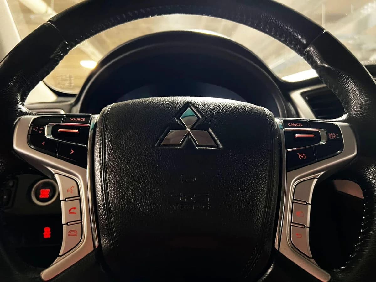 MITSUBISHI L200 DAKAR 2.4 AT 4X4 2022 - Imagen 3