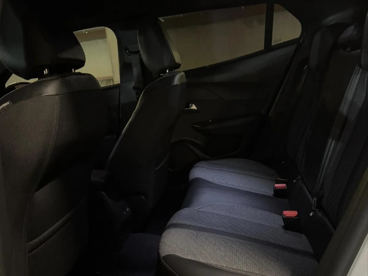 PEUGEOT 2008 2008 1.2 PURETECH 130 ALLURE 2024 - Imagen 9
