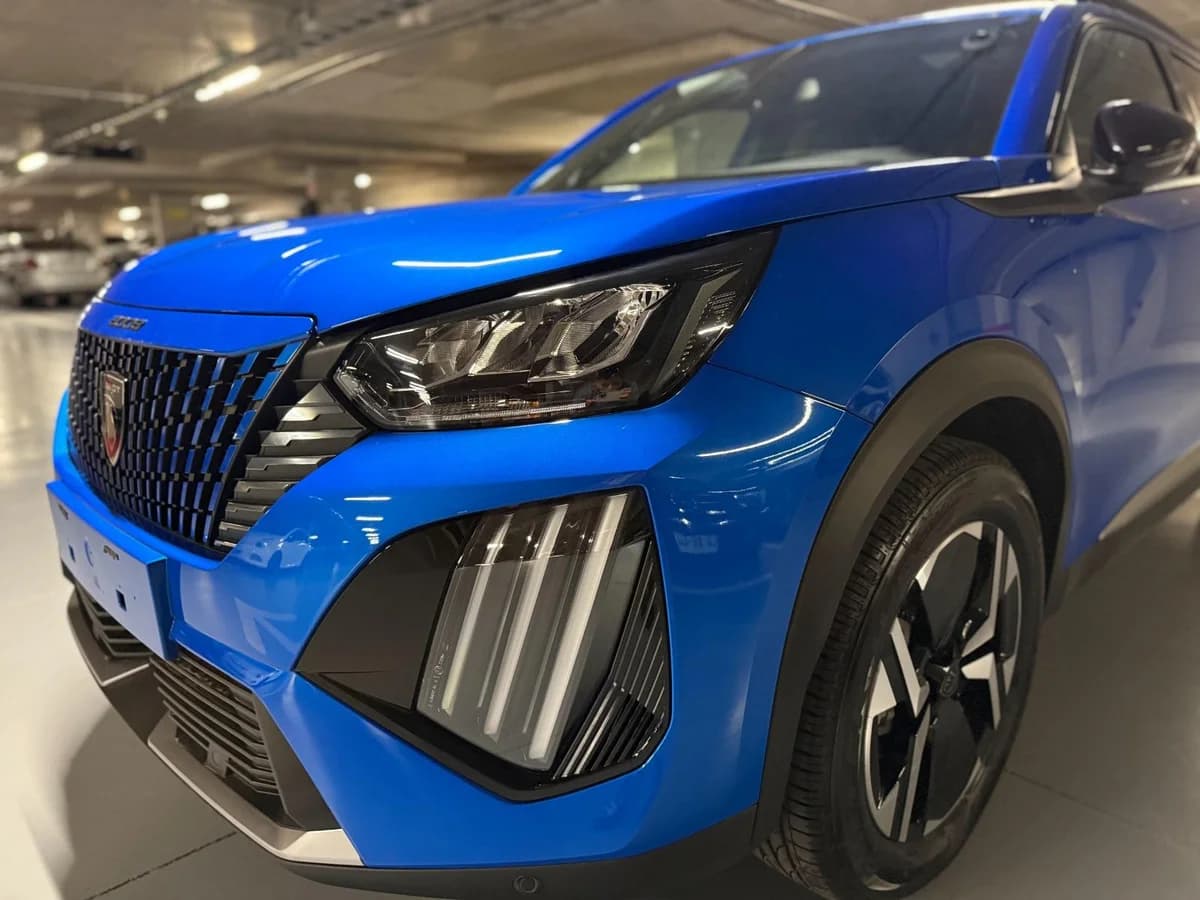 PEUGEOT 2008 ALLURE PURETECH 130 2024 - Imagen 4