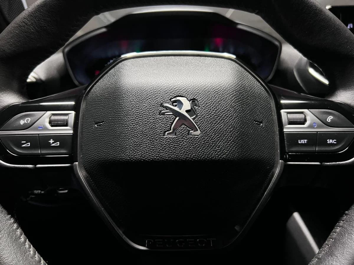 PEUGEOT 2008 PURETECH MT 1.2 2023 - Imagen 17