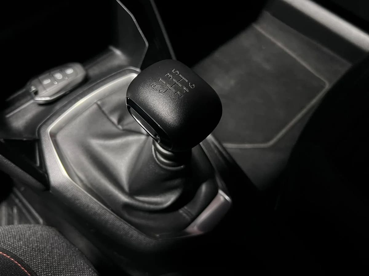PEUGEOT 2008 PURETECH MT 1.2 2023 - Imagen 9