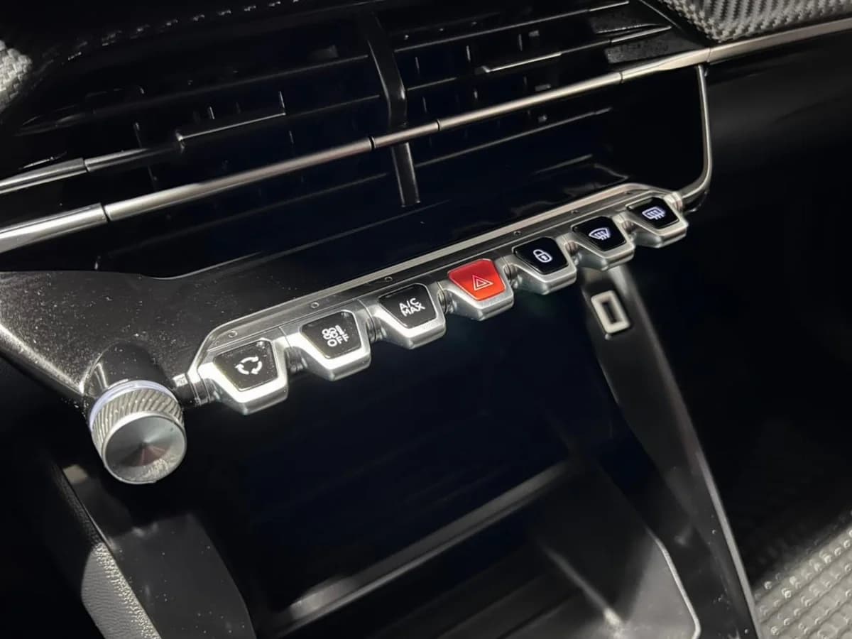 PEUGEOT 2008 ACTIVE PACK 1.2 MT 2023 - Imagen 9