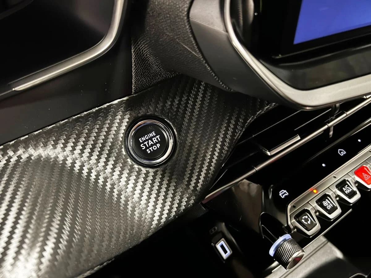 PEUGEOT 208 ALLURE MHEV 136 E 2025 - Imagen 9
