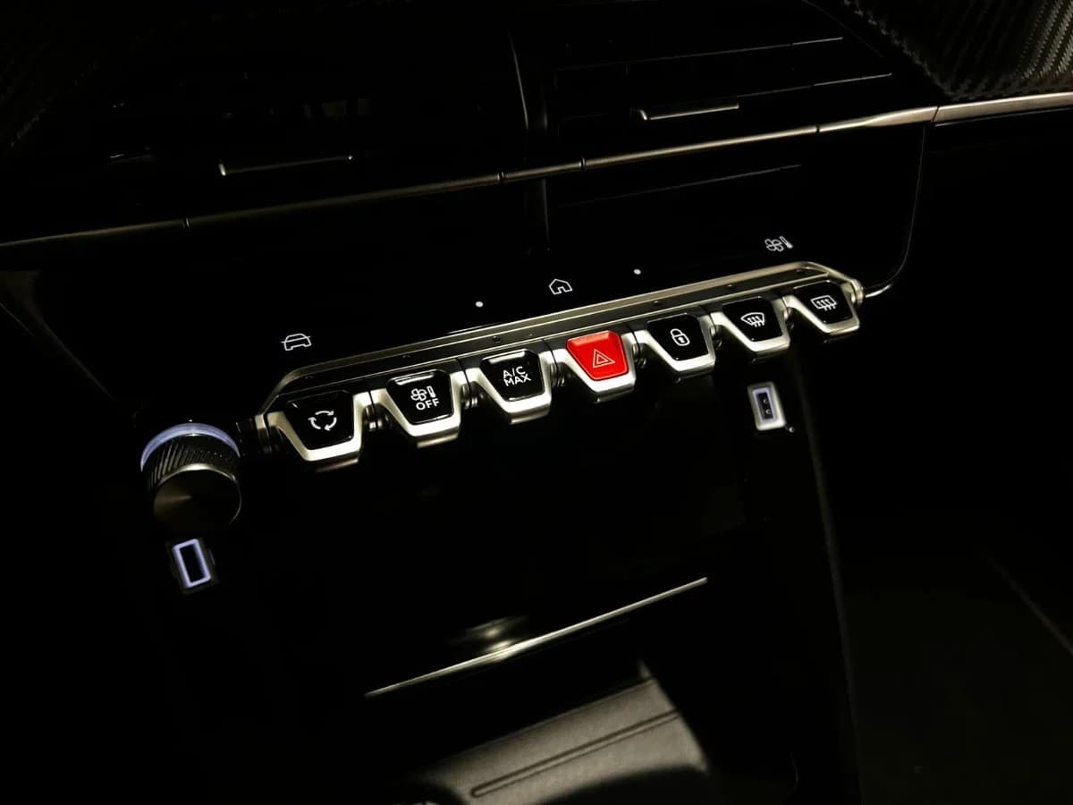 PEUGEOT 208 ALLURE MHEV 136 E 2025 - Imagen 15