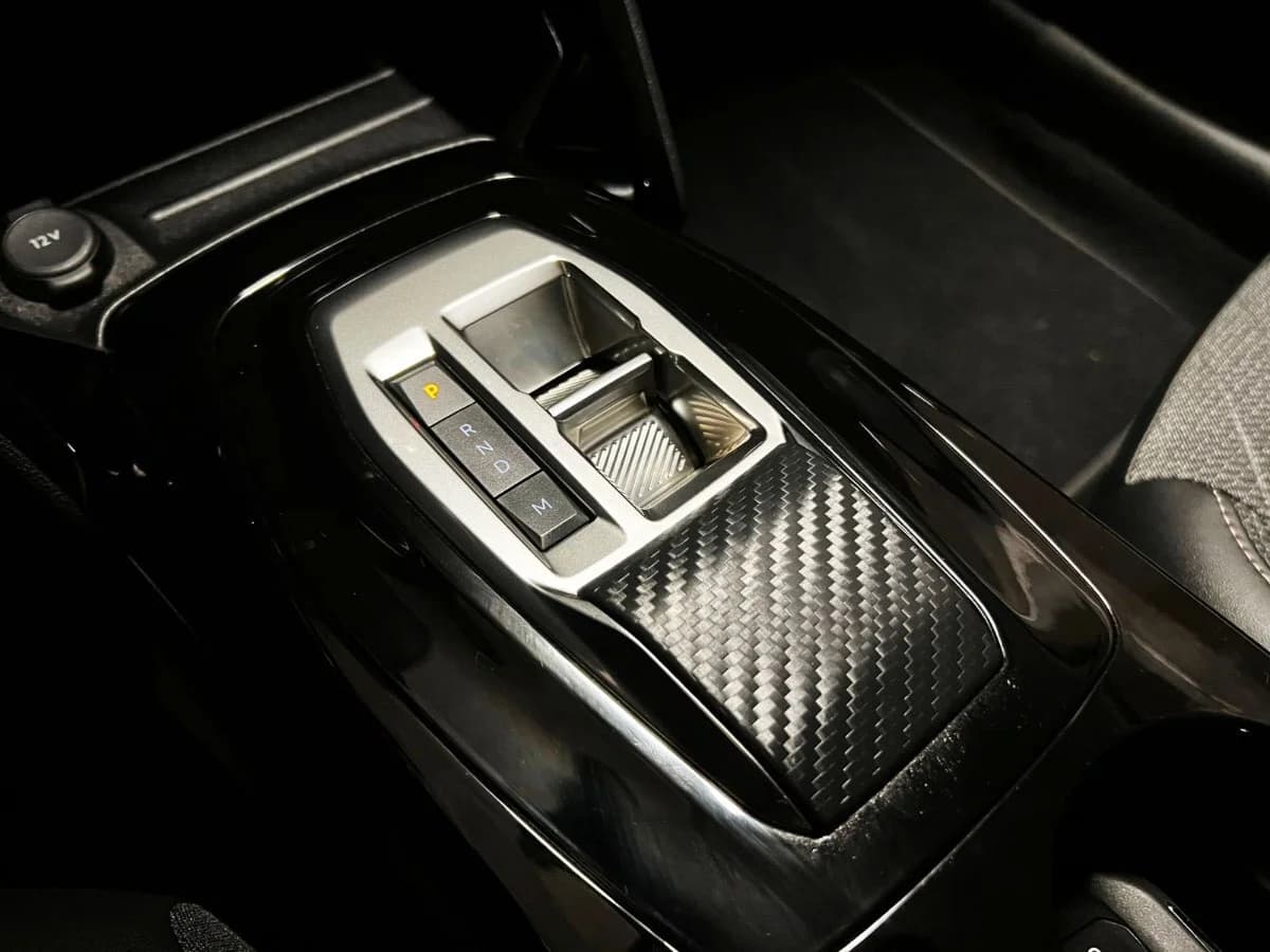 PEUGEOT 208 ALLURE MHEV 136 E 2025 - Imagen 18