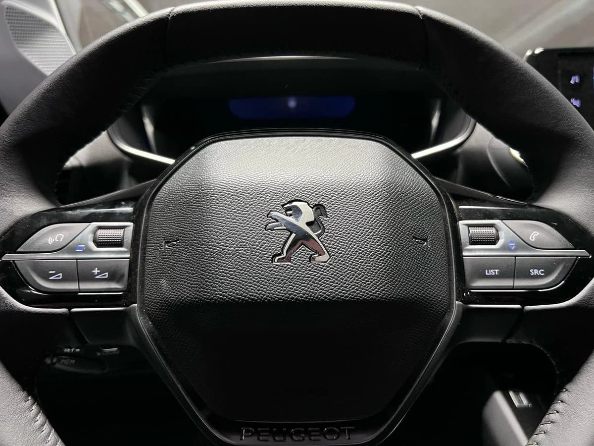 PEUGEOT 208 ALLURE PACK PURETECH 2023 - Imagen 17