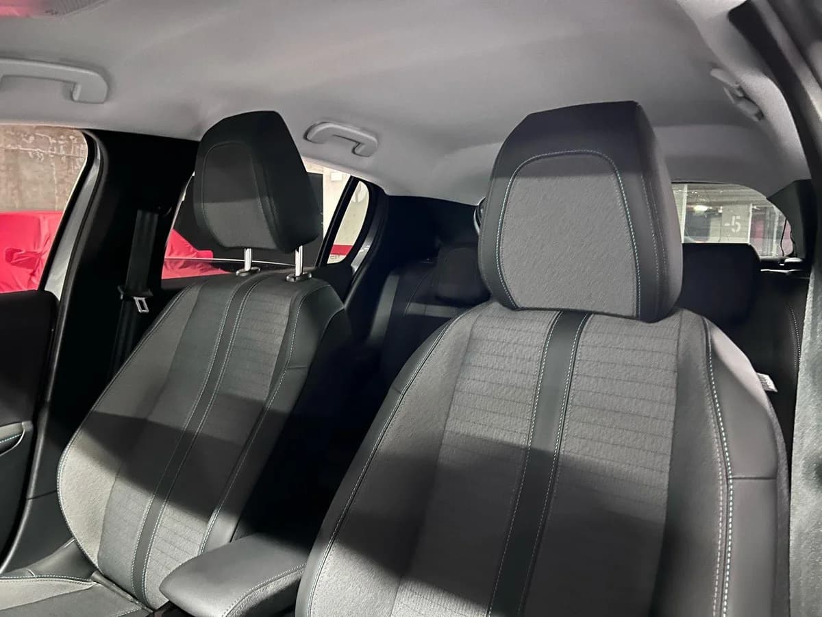 PEUGEOT 208 ALLURE PACK PURETECH 2023 - Imagen 12