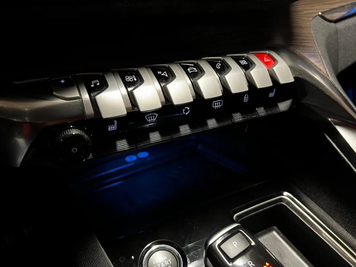 PEUGEOT 3008 HYBRID 300 4X4 2022 - Imagen 22