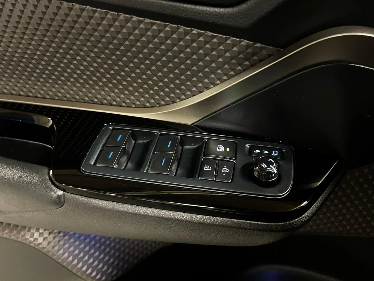 TOYOTA C-HR HEV 1.8 AT 2023 - Imagen 17