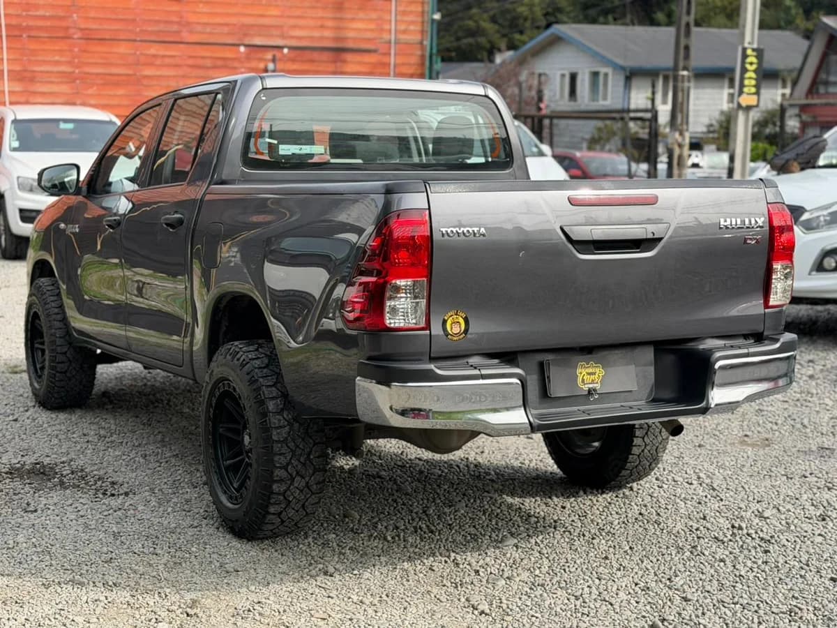 Toyota Hilux DX 2.4TD 4x2 DCAB - Imagen 1