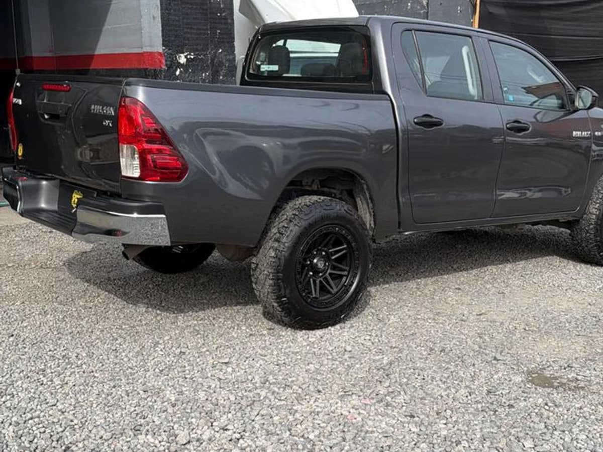 Toyota Hilux DX 2.4TD 4x2 DCAB - Imagen 7