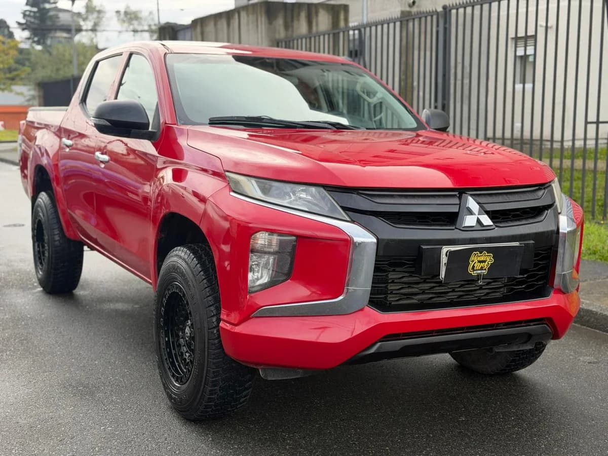 Mitsubishi L200 Katana 2.4 MT 4X2 - Imagen 1