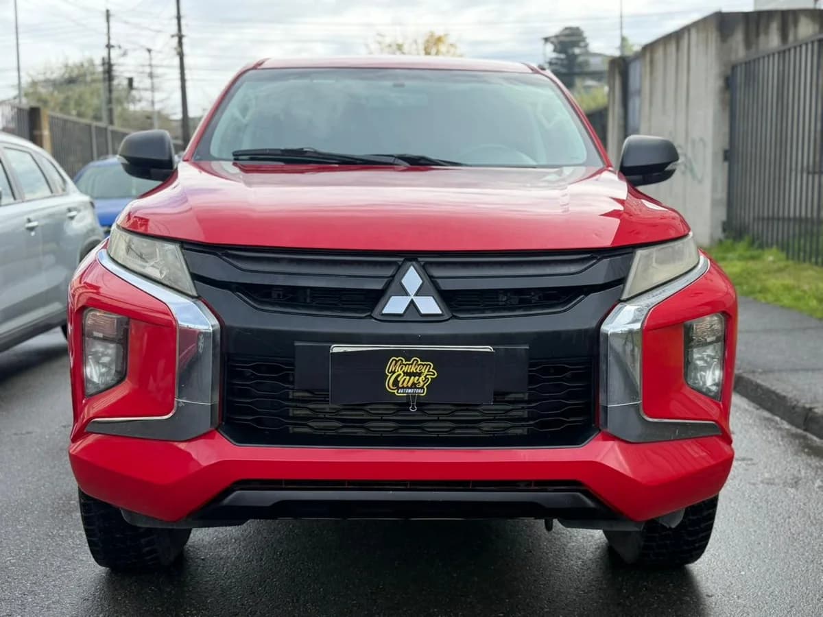 Mitsubishi L200 Katana 2.4 MT 4X2 - Imagen 2