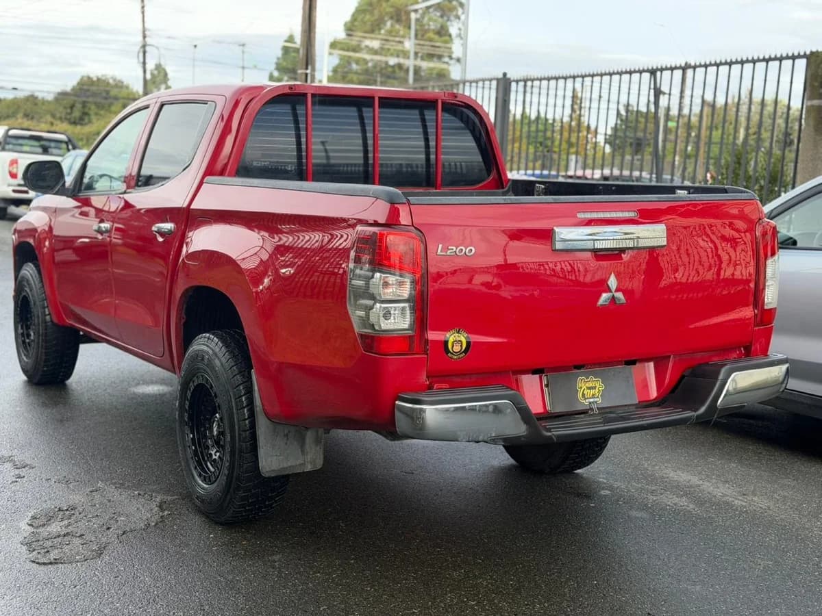 Mitsubishi L200 Katana 2.4 MT 4X2 - Imagen 4