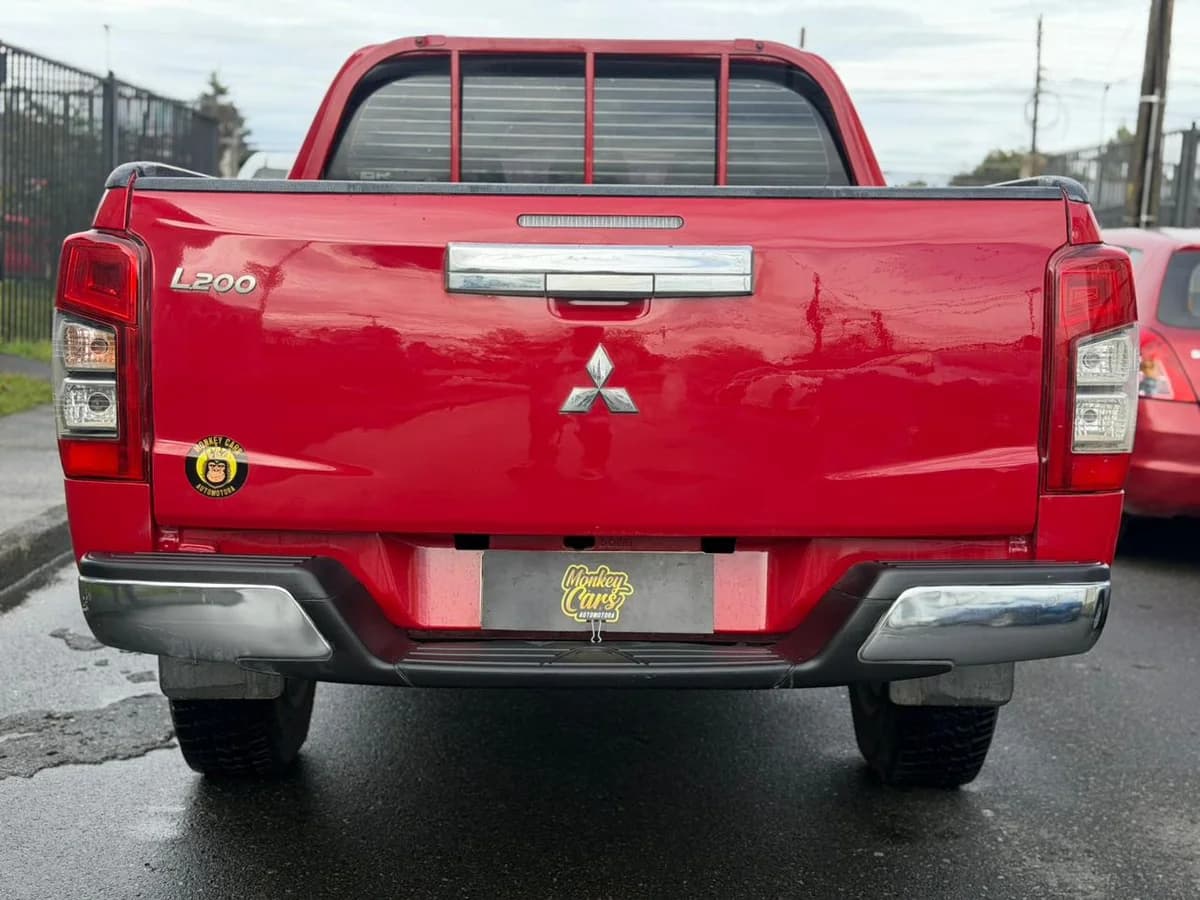 Mitsubishi L200 Katana 2.4 MT 4X2 - Imagen 5