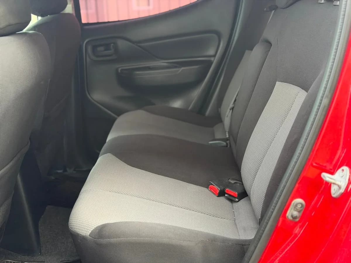 Mitsubishi L200 Katana 2.4 MT 4X2 - Imagen 10