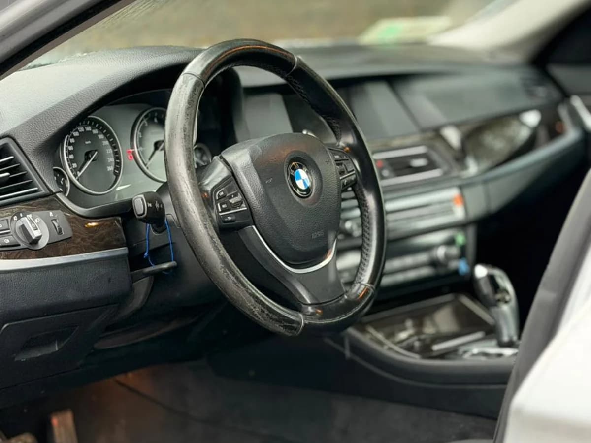 BMW 520i 2.0 AT 2013 - Imagen 18
