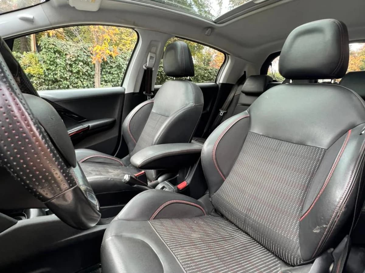PEUGEOT 208 GT-LINE AUT 1.2L TURBO PURETECH AÑO 2017 - Imagen 4