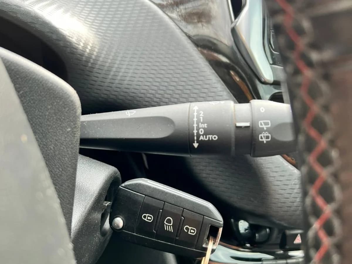 PEUGEOT 208 GT-LINE AUT 1.2L TURBO PURETECH AÑO 2017 - Imagen 18