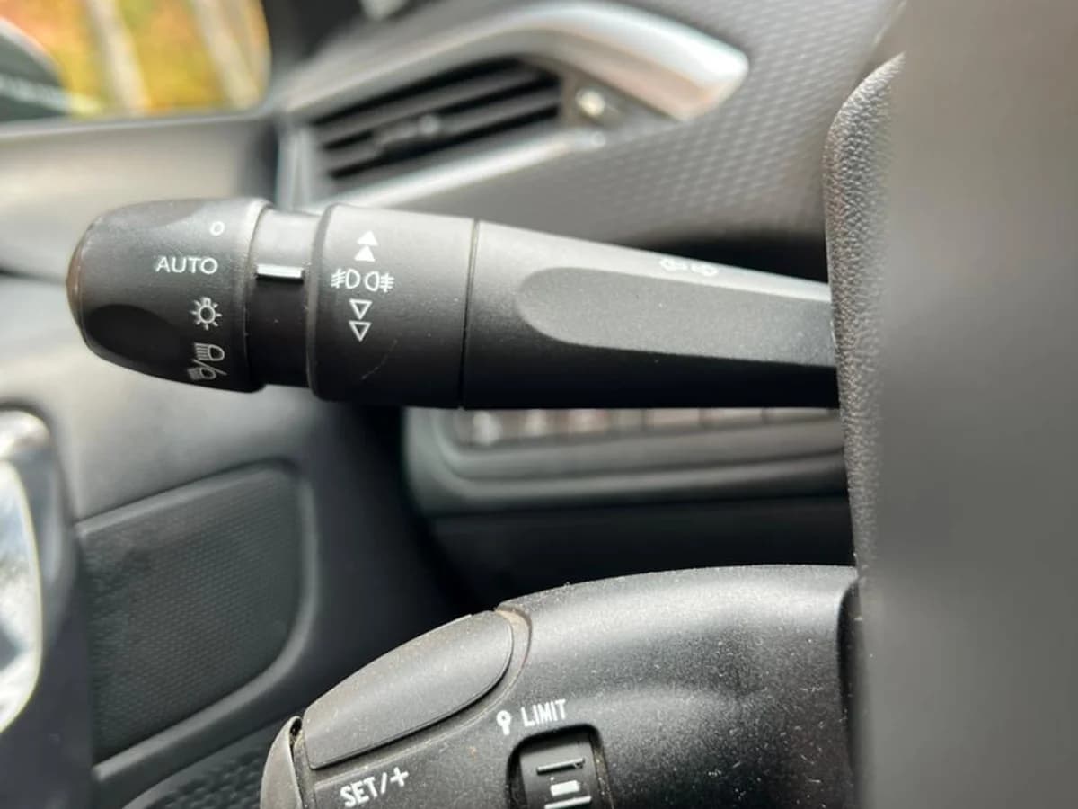 PEUGEOT 208 GT-LINE AUT 1.2L TURBO PURETECH AÑO 2017 - Imagen 19