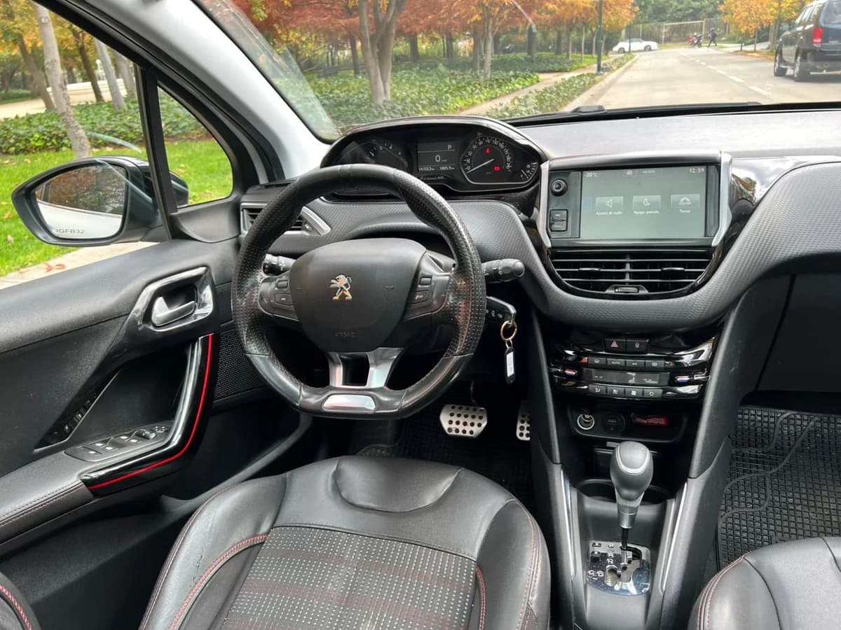 PEUGEOT 208 GT-LINE AUT 1.2L TURBO PURETECH AÑO 2017 - Imagen 21