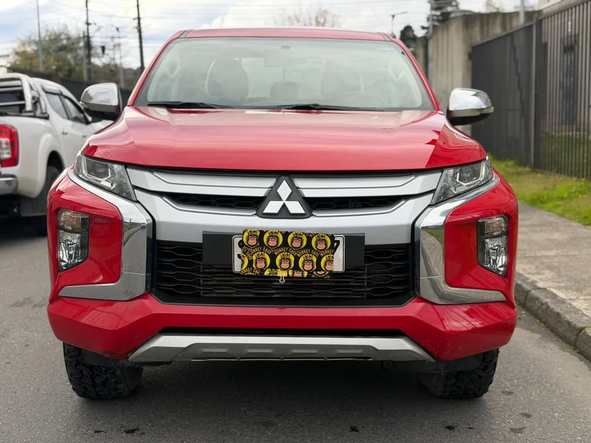 Mitsubishi L200 Katana CRT 4X4 2.4 MT - Imagen 2
