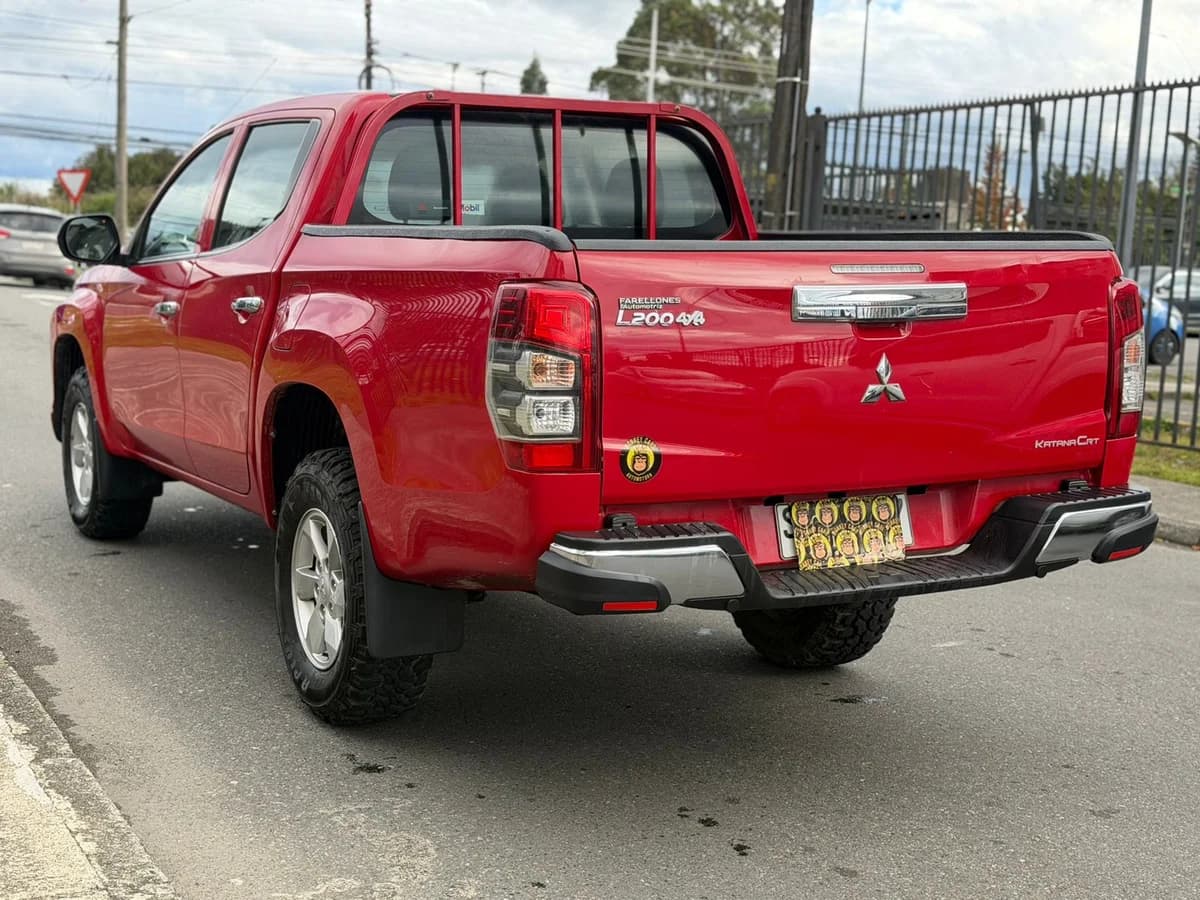 Mitsubishi L200 Katana CRT 4X4 2.4 MT - Imagen 4