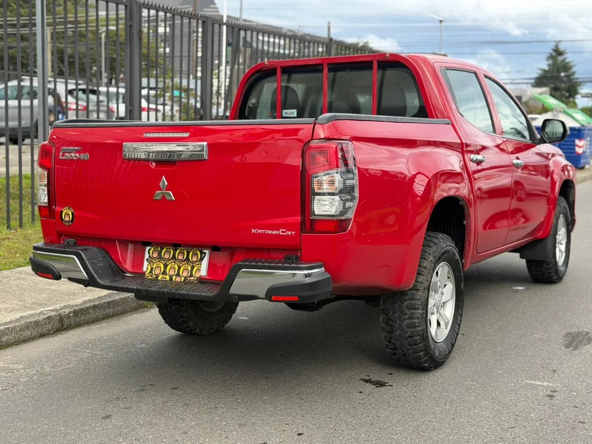 Mitsubishi L200 Katana CRT 4X4 2.4 MT - Imagen 6
