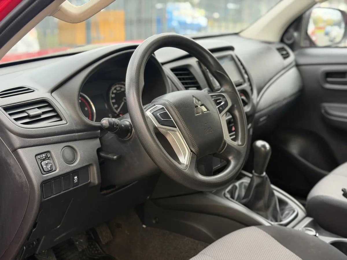 Mitsubishi L200 Katana CRT 4X4 2.4 MT - Imagen 8