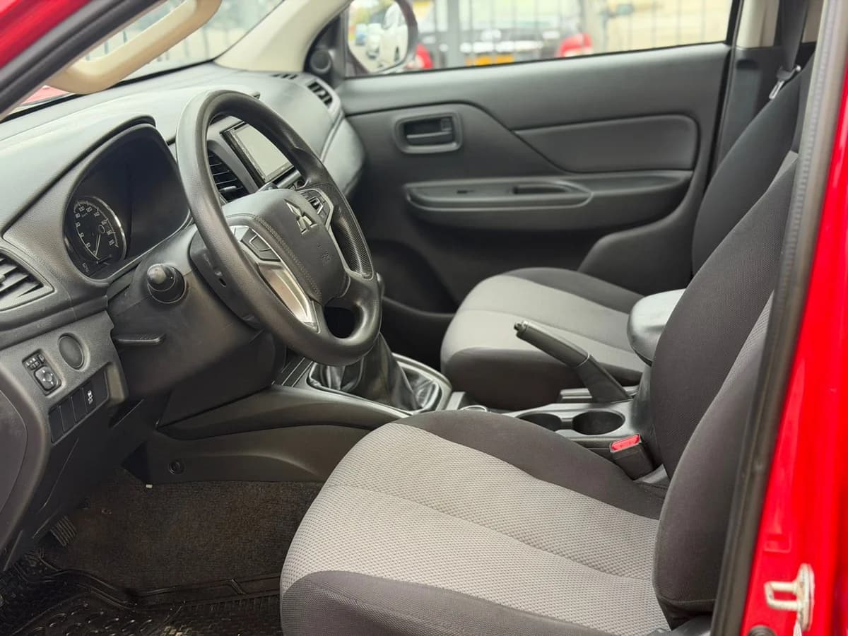 Mitsubishi L200 Katana CRT 4X4 2.4 MT - Imagen 9