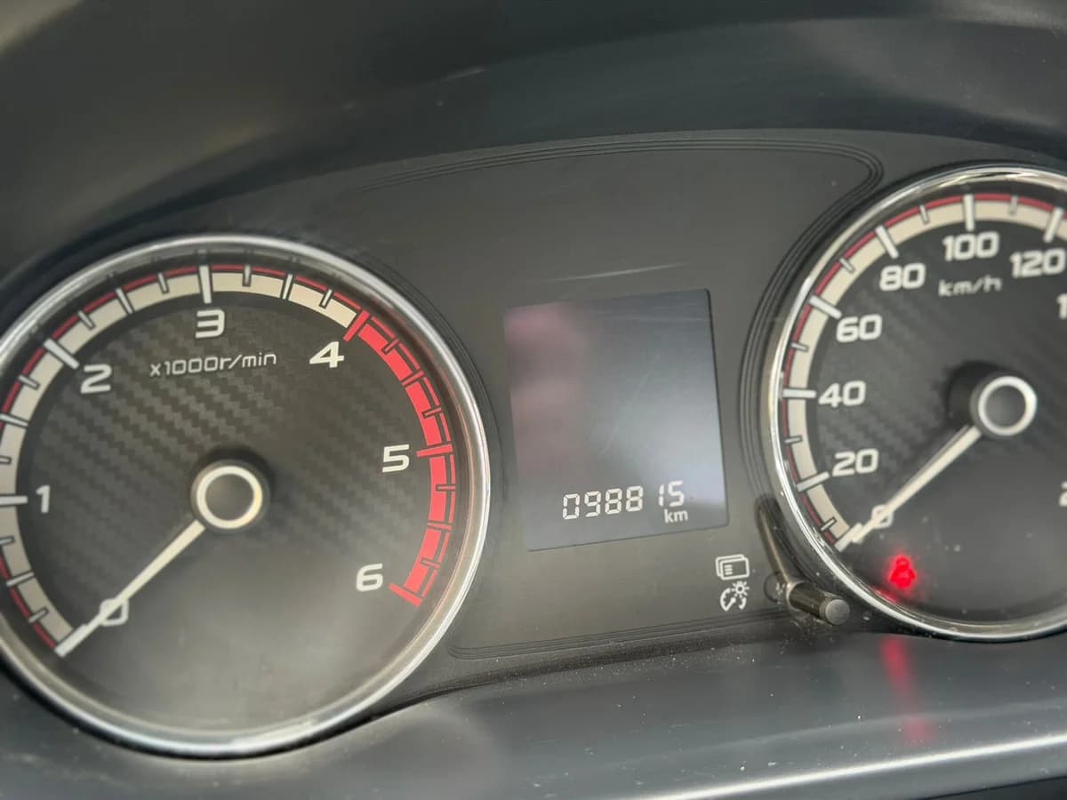 Mitsubishi L200 Katana CRT 4X4 2.4 MT - Imagen 10