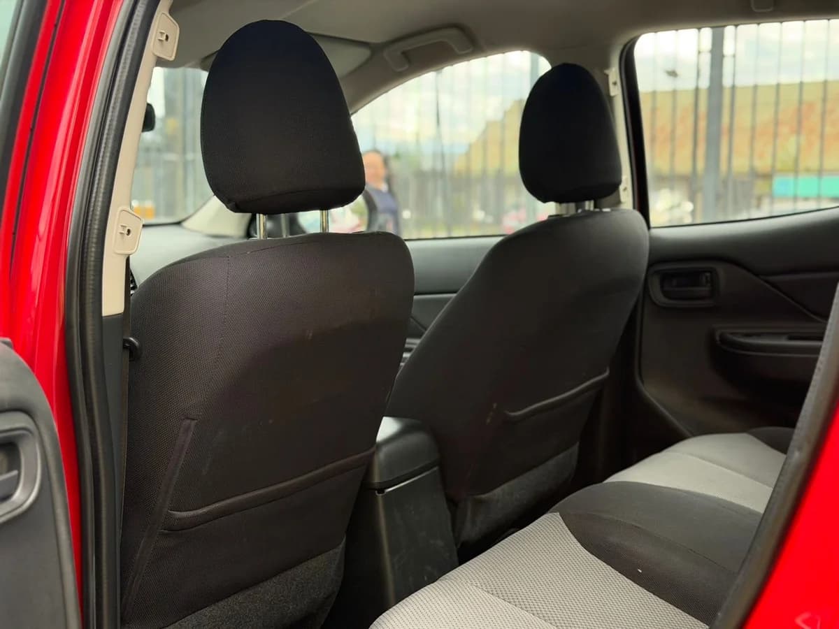 Mitsubishi L200 Katana CRT 4X4 2.4 MT - Imagen 11