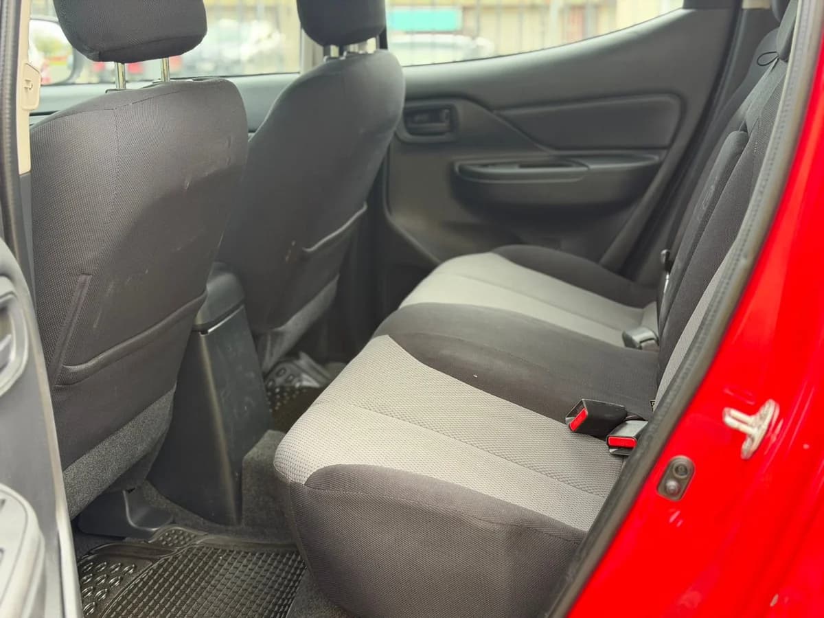Mitsubishi L200 Katana CRT 4X4 2.4 MT - Imagen 12