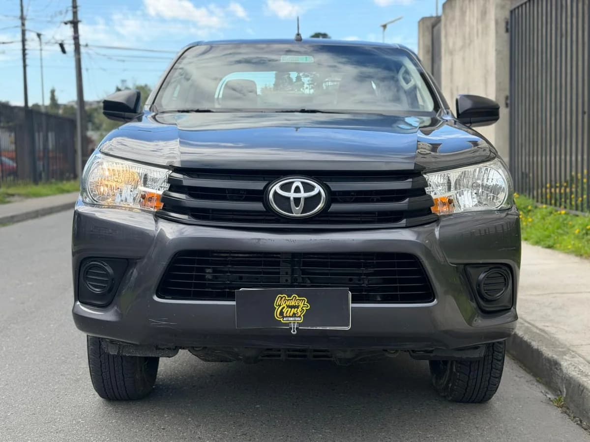 Toyota Hilux DX 2.4TD 4x2 DCAB - Imagen 2