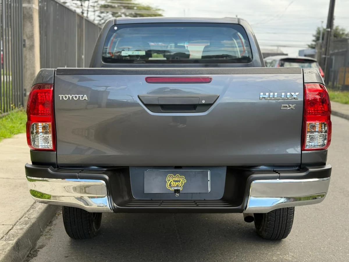 Toyota Hilux DX 2.4TD 4x2 DCAB - Imagen 5