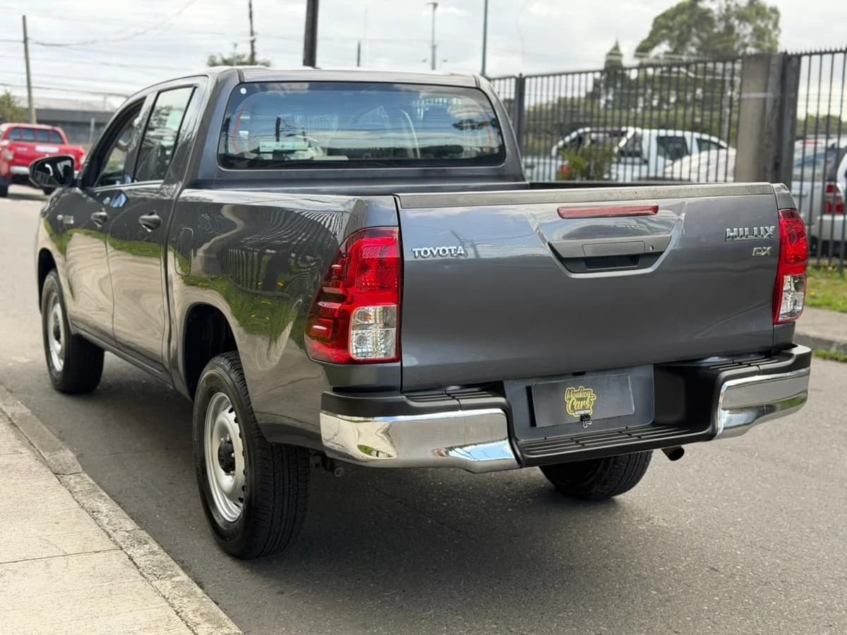 Toyota Hilux DX 2.4TD 4x2 DCAB - Imagen 6
