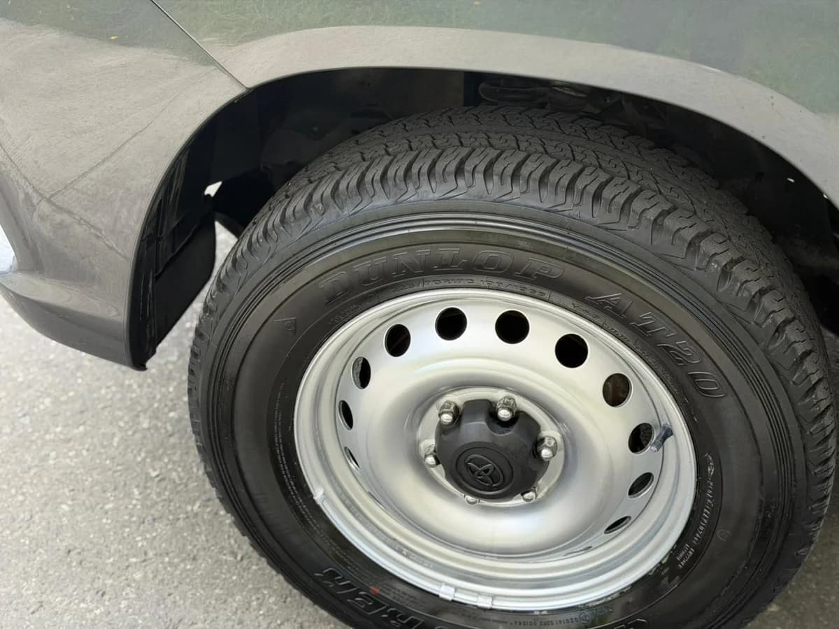 Toyota Hilux DX 2.4TD 4x2 DCAB - Imagen 7