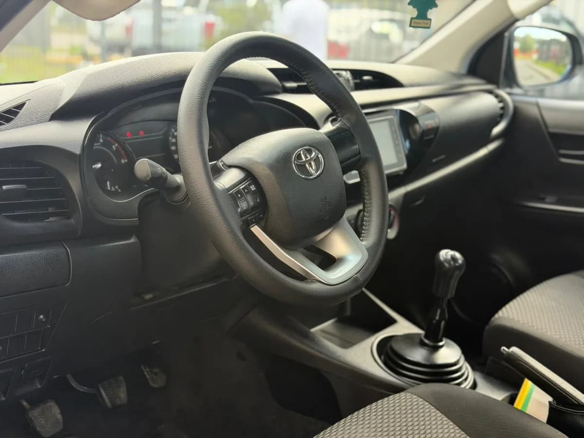 Toyota Hilux DX 2.4TD 4x2 DCAB - Imagen 8
