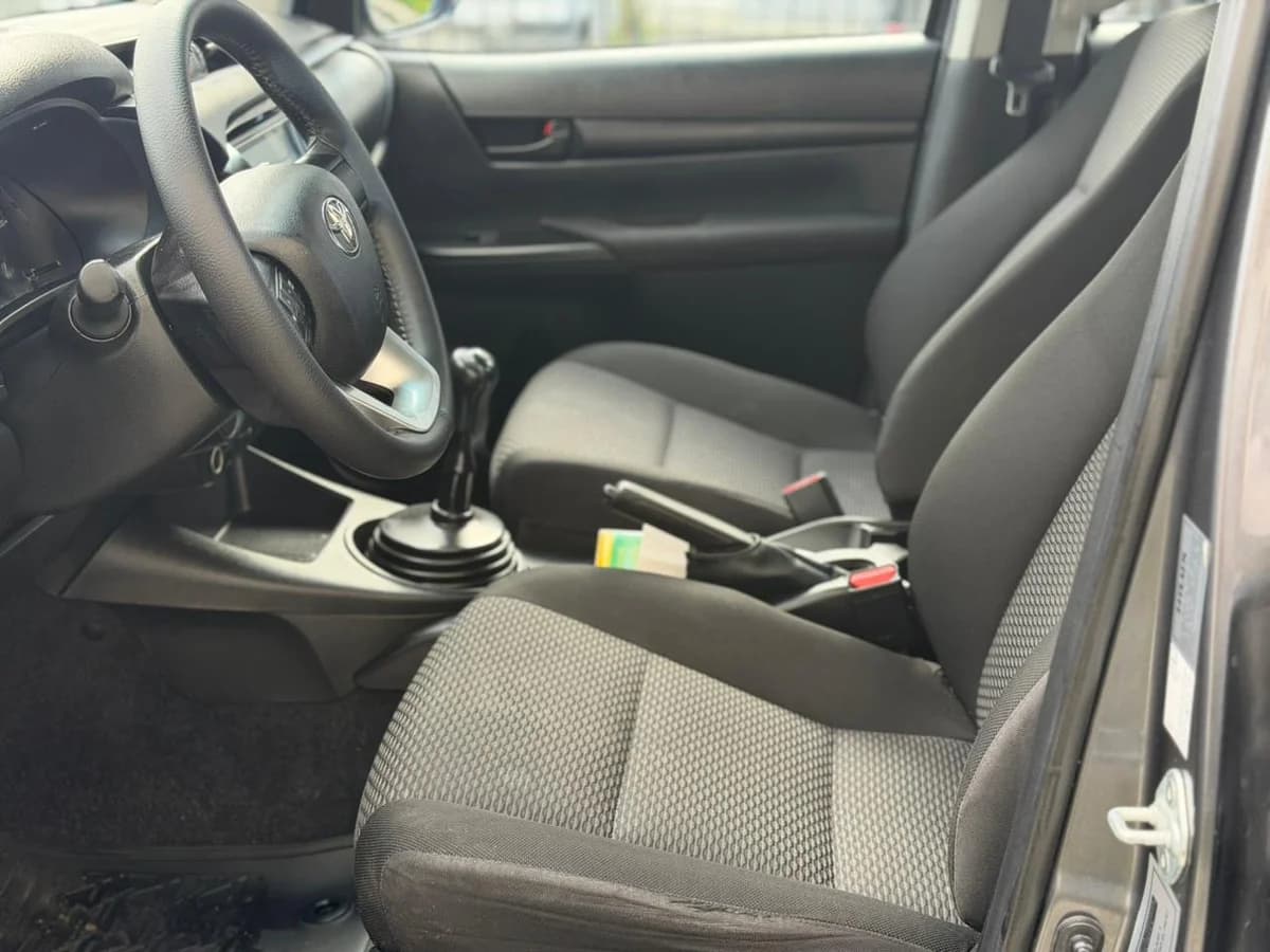 Toyota Hilux DX 2.4TD 4x2 DCAB - Imagen 9