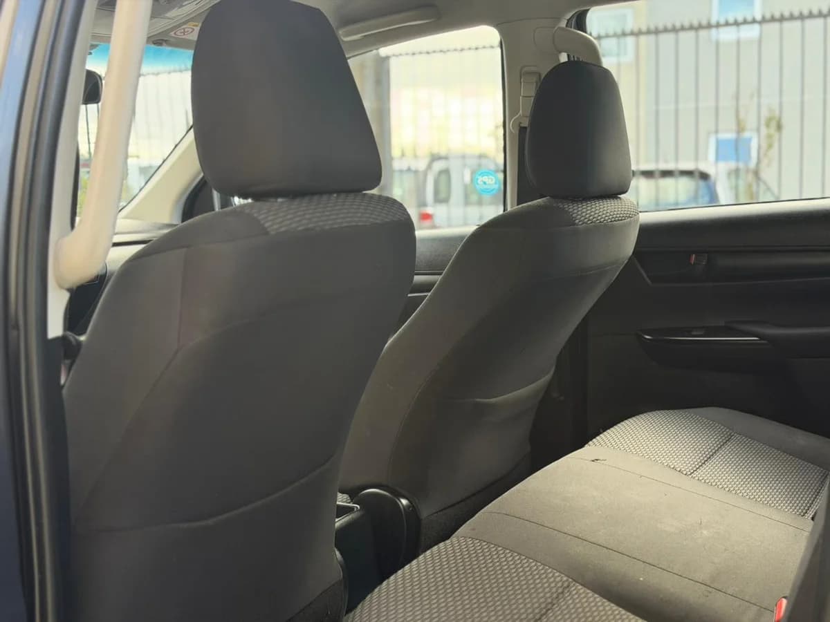 Toyota Hilux DX 2.4TD 4x2 DCAB - Imagen 10