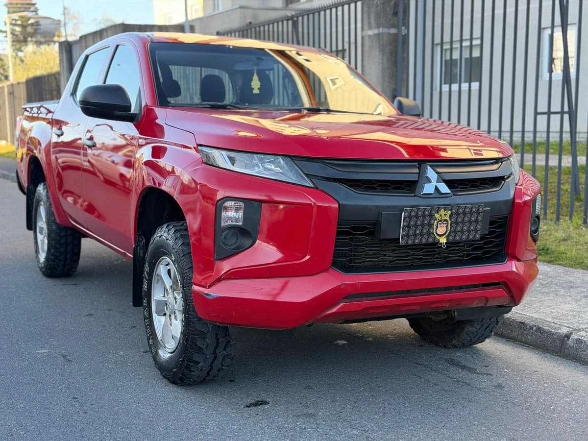 Mitsubishi L200 Katana CRM 4x4 2.4 MT - Imagen 1
