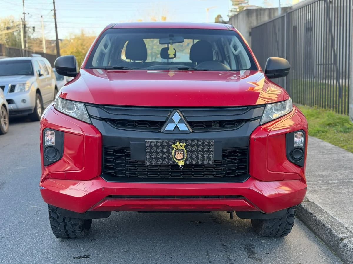 Mitsubishi L200 Katana CRM 4x4 2.4 MT - Imagen 2