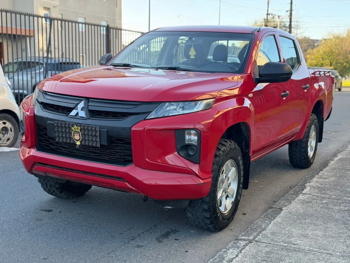 Mitsubishi L200 Katana CRM 4x4 2.4 MT - Imagen 3