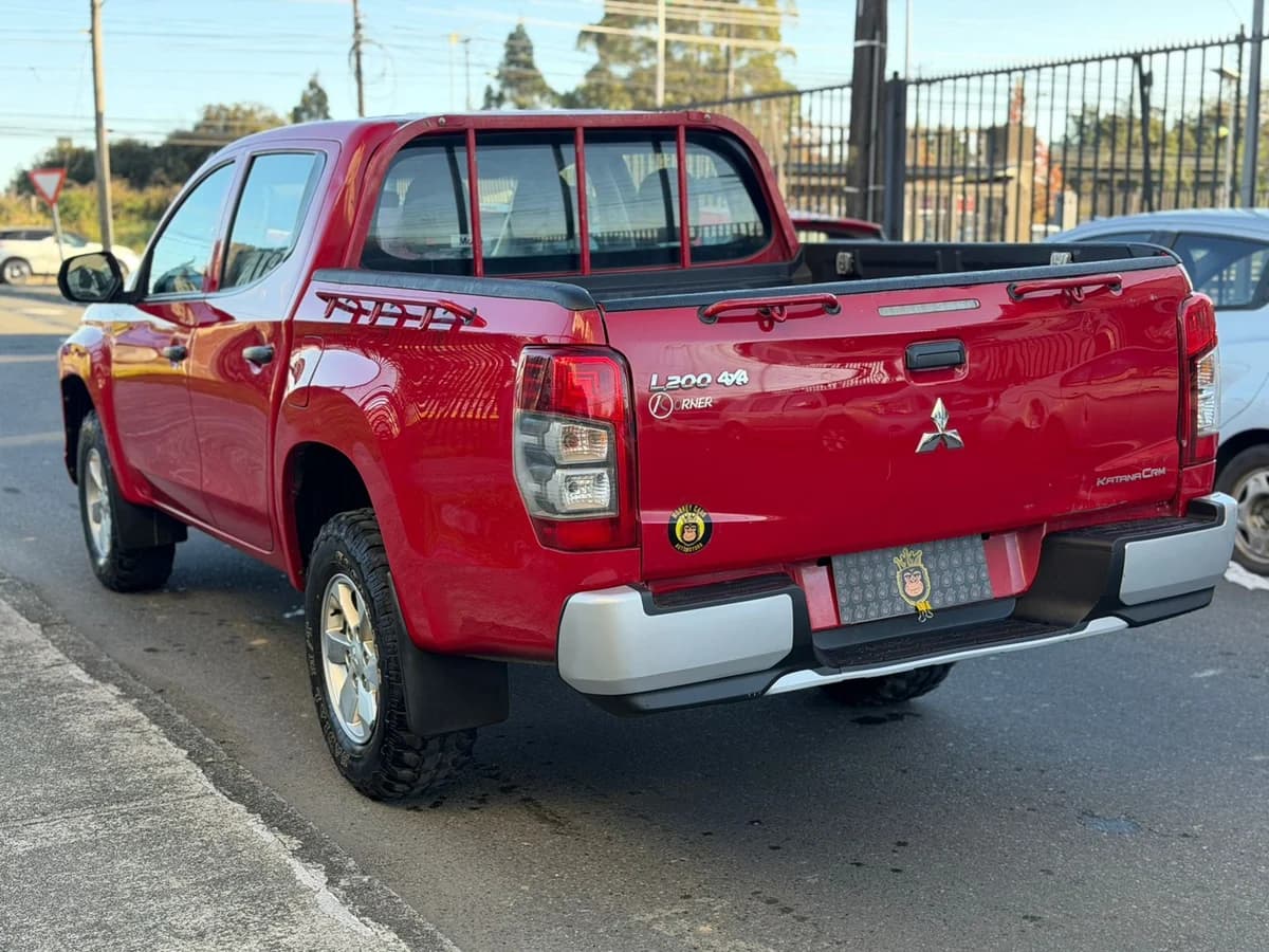 Mitsubishi L200 Katana CRM 4x4 2.4 MT - Imagen 4