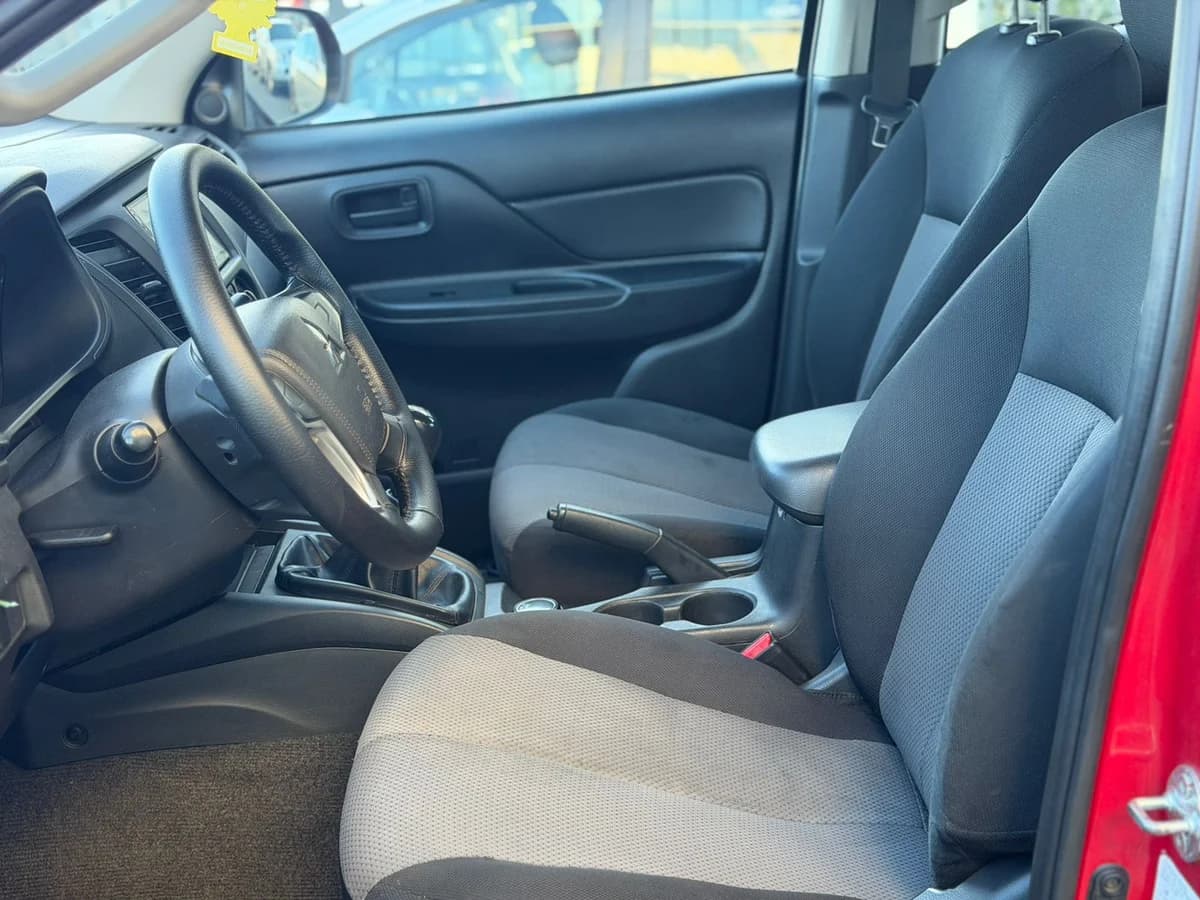Mitsubishi L200 Katana CRM 4x4 2.4 MT - Imagen 8