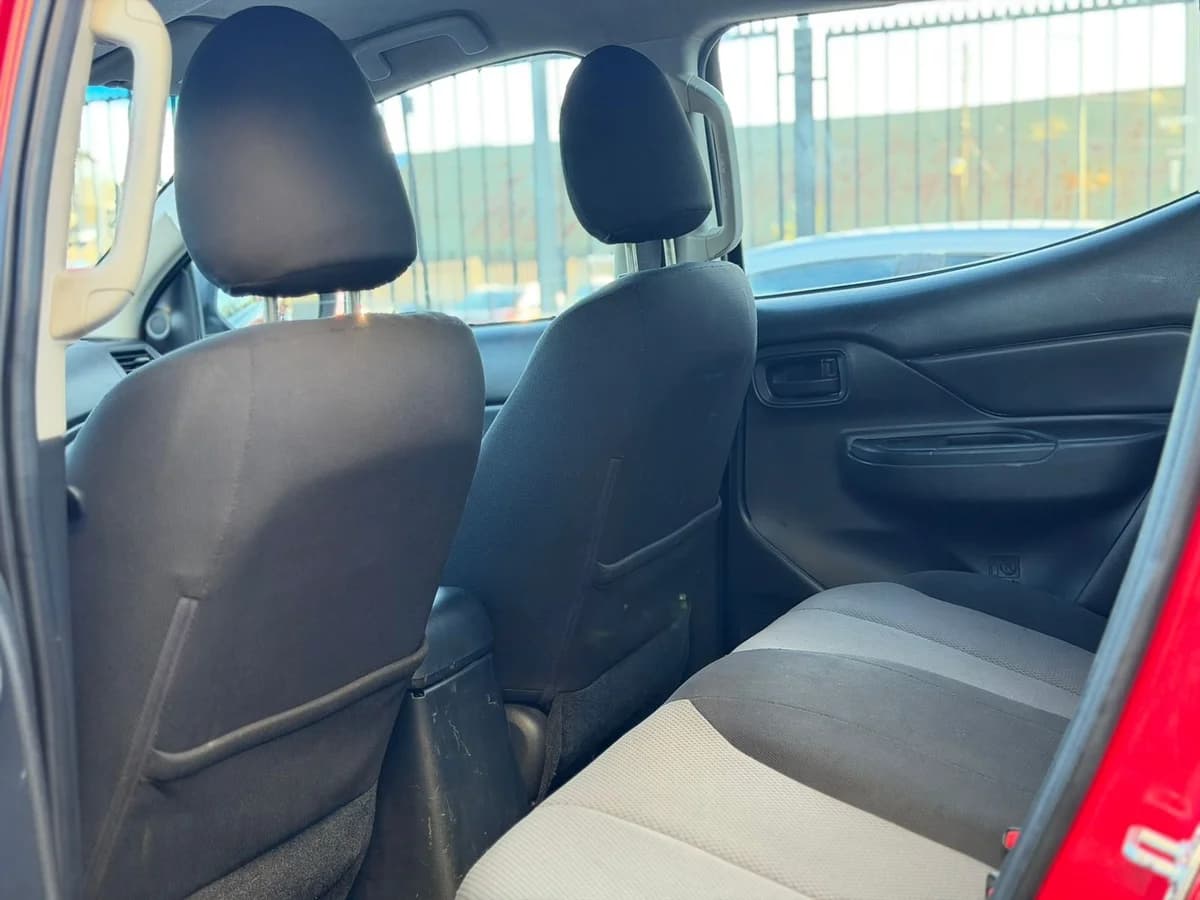 Mitsubishi L200 Katana CRM 4x4 2.4 MT - Imagen 14