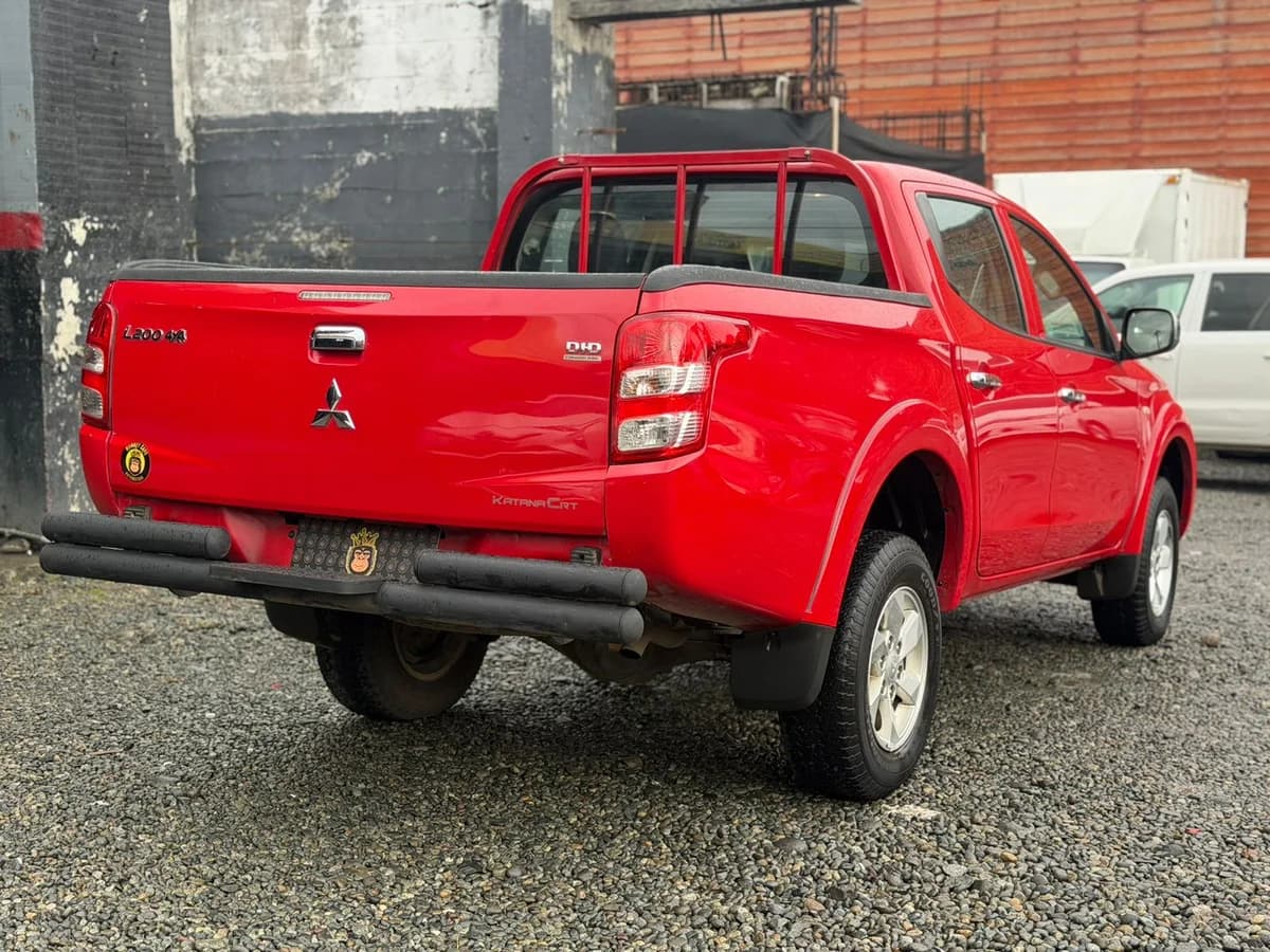 Mitsubishi L200 Katana CRT 2019 4x4 MT - Imagen 6